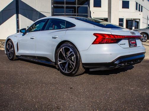 2024 Audi e-tron GT Premium Plus quattro