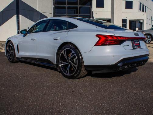 2024 Audi e-tron GT Premium Plus quattro