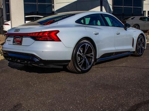 2024 Audi e-tron GT Premium Plus quattro