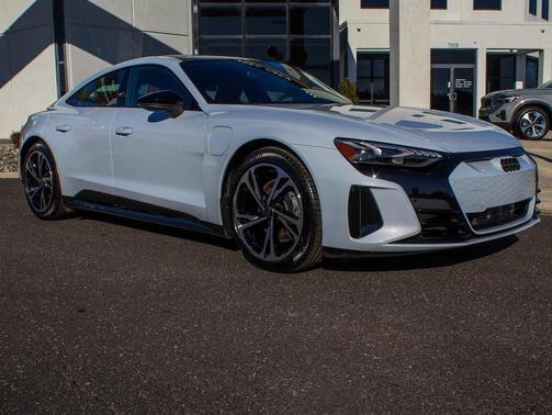 2024 Audi e-tron GT Premium Plus quattro