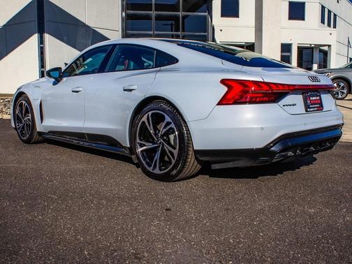 2024 Audi e-tron GT Premium Plus quattro