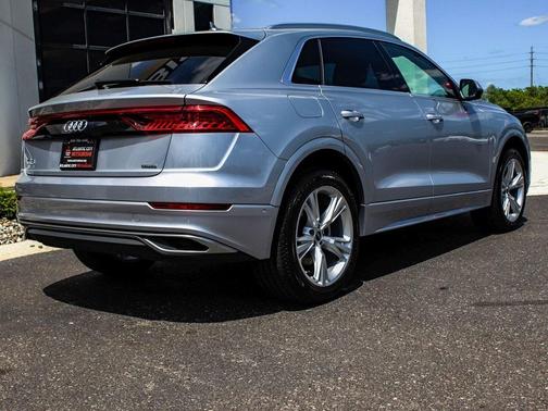 2022 Audi Q8 55 Premium Plus
