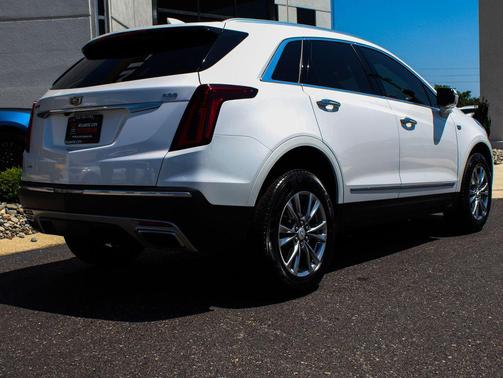 Crystal White Tricoat 2021 Cadillac XT5 Premium Luxury