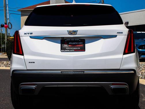 Crystal White Tricoat 2021 Cadillac XT5 Premium Luxury