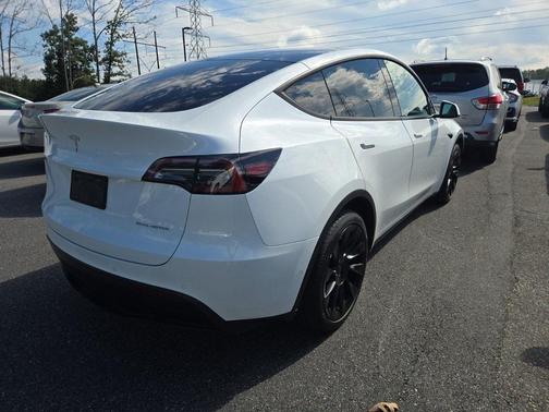 2022 Tesla Model Y Long Range Dual Motor All-Wheel Drive