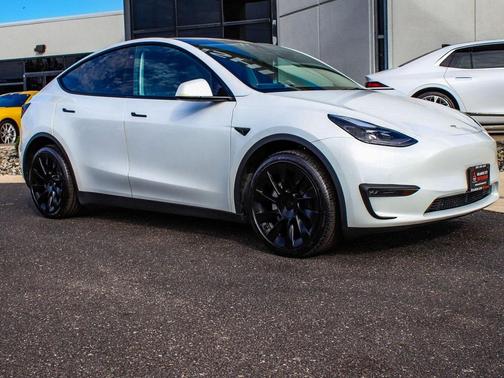 2022 Tesla Model Y Long Range Dual Motor All-Wheel Drive