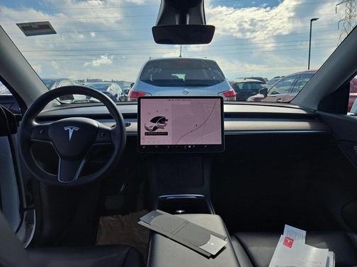 2022 Tesla Model Y Long Range Dual Motor All-Wheel Drive