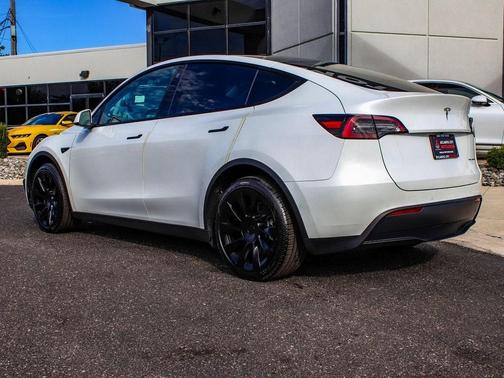 2022 Tesla Model Y Long Range Dual Motor All-Wheel Drive