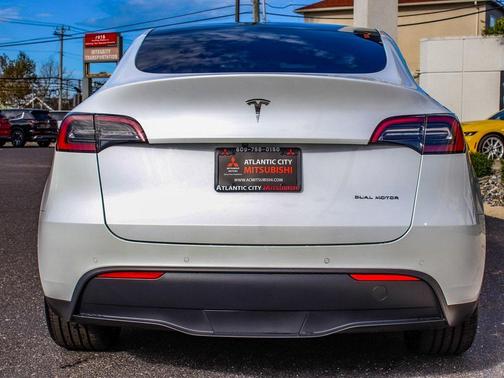 2022 Tesla Model Y Long Range Dual Motor All-Wheel Drive