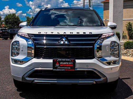 White Diamond With Black Roof 2025 Mitsubishi Outlander SEL S-AWC