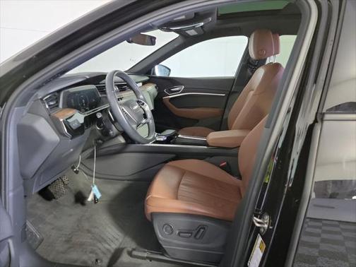 2022 Audi e-tron Premium