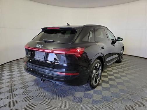 2022 Audi e-tron Premium