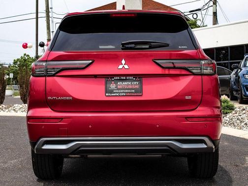 Red Diamond 2025 Mitsubishi Outlander SE S-AWC