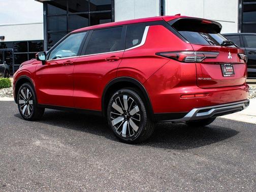 Red Diamond 2025 Mitsubishi Outlander SE S-AWC