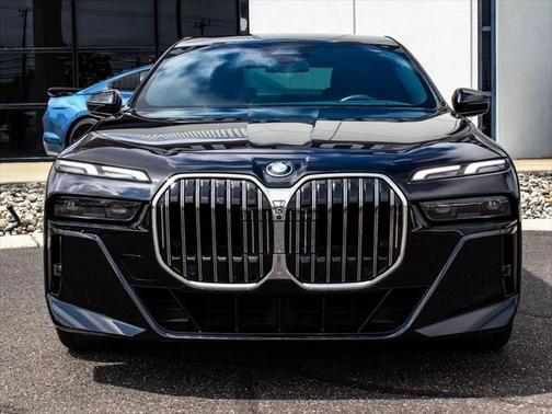 2024 BMW 750e i xDrive