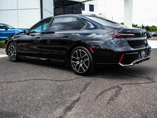 2024 BMW 750e i xDrive