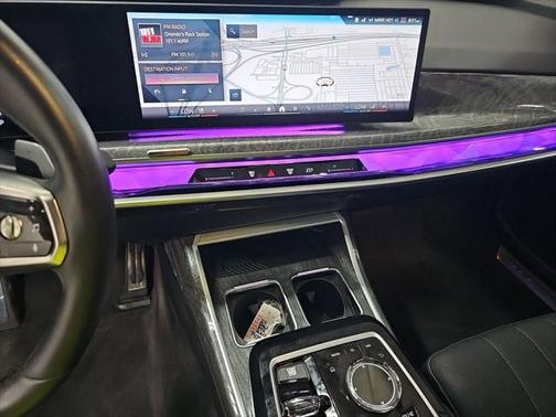 2024 BMW 750e i xDrive
