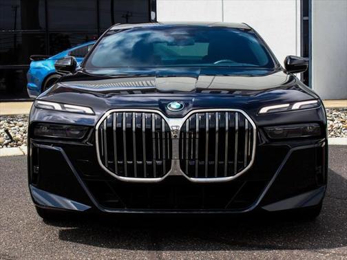 2024 BMW 750e i xDrive