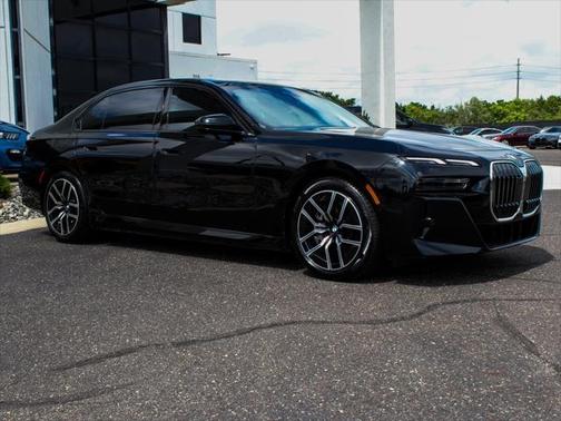 2024 BMW 750e i xDrive