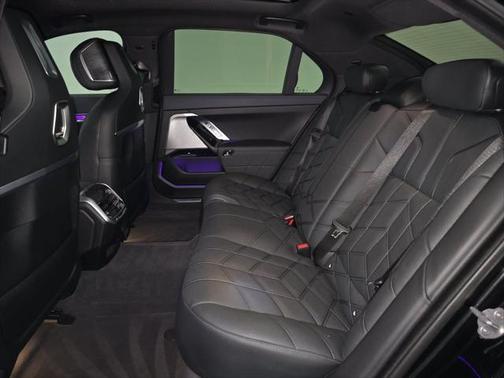 2024 BMW 750e i xDrive