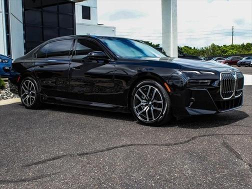 2024 BMW 750e i xDrive
