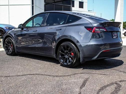 2022 Tesla Model Y Long Range Dual Motor All-Wheel Drive