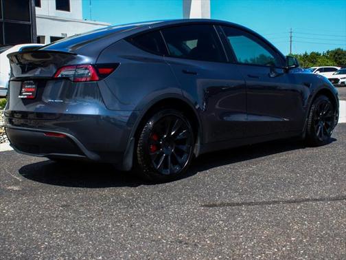 2022 Tesla Model Y Long Range Dual Motor All-Wheel Drive