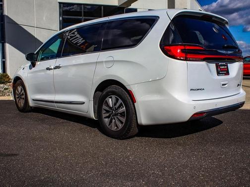 2023 Chrysler Pacifica Hybrid Limited