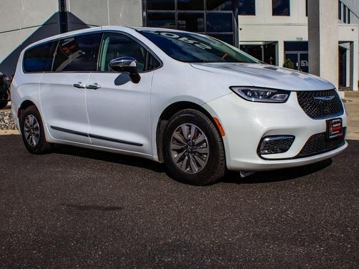 2023 Chrysler Pacifica Hybrid Limited