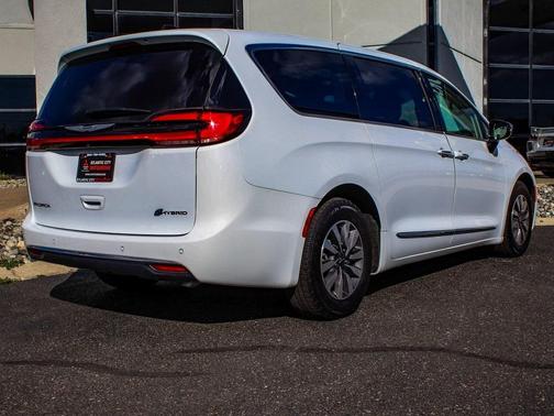 2023 Chrysler Pacifica Hybrid Limited