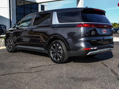 2024 Kia Carnival EX
