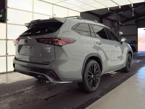 2025 Toyota Highlander XSE