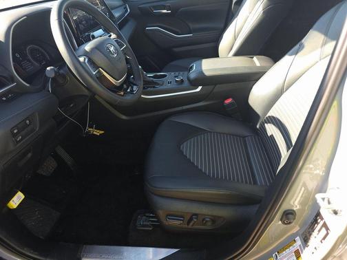 2025 Toyota Highlander XSE
