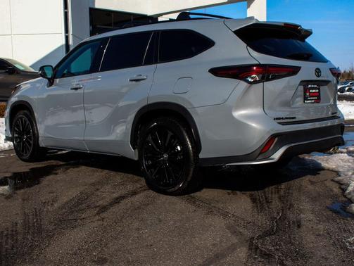 2025 Toyota Highlander XSE