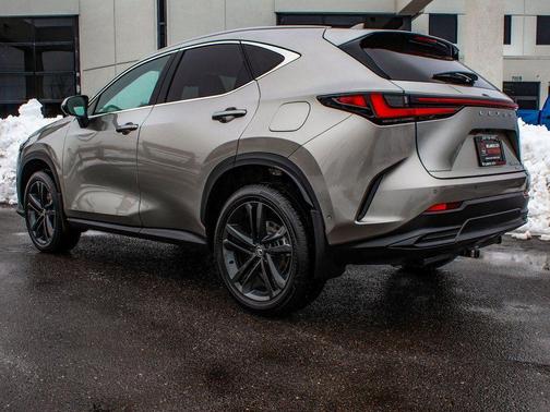 2024 Lexus NX 450h+ Luxury