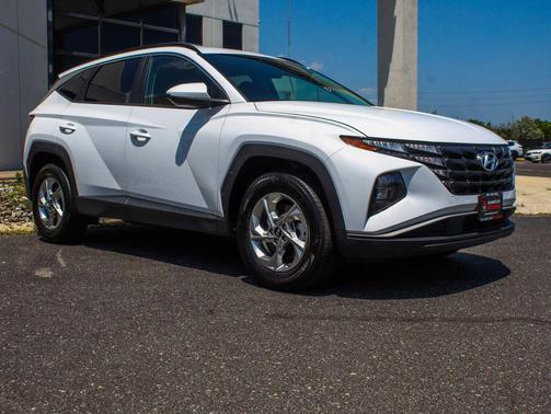 White Pearl 2024 Hyundai TUCSON SEL