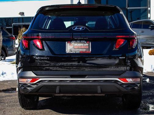 2023 Hyundai TUCSON SE