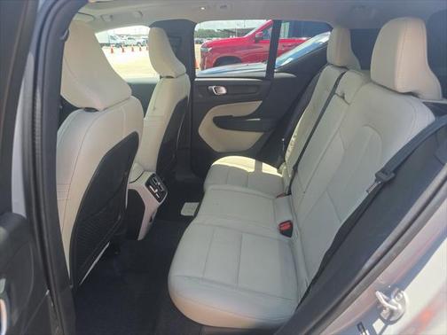 2024 Volvo XC40 B5 Plus Bright Theme