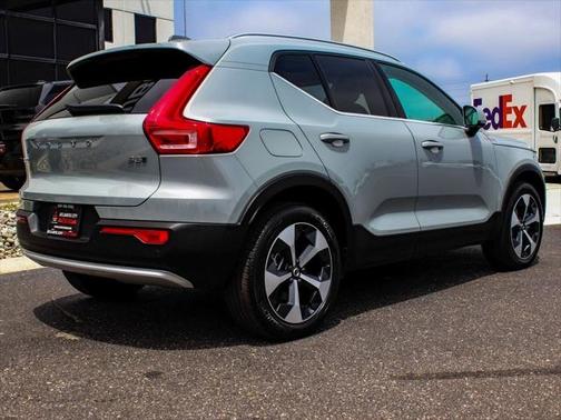 2024 Volvo XC40 B5 Plus Bright Theme