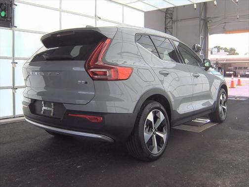 2024 Volvo XC40 B5 Plus Bright Theme