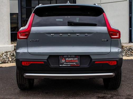 2024 Volvo XC40 B5 Plus Bright Theme