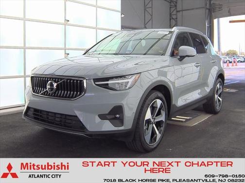 2024 Volvo XC40 B5 Plus Bright Theme