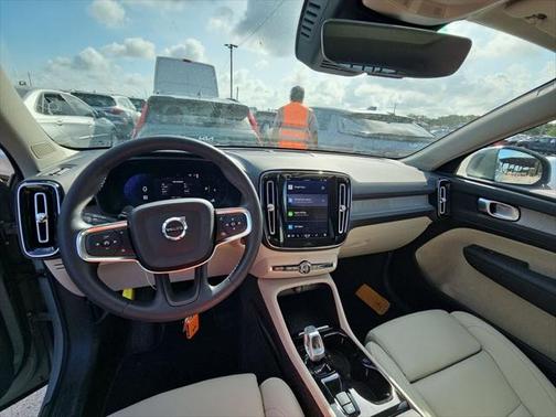 2024 Volvo XC40 B5 Plus Bright Theme
