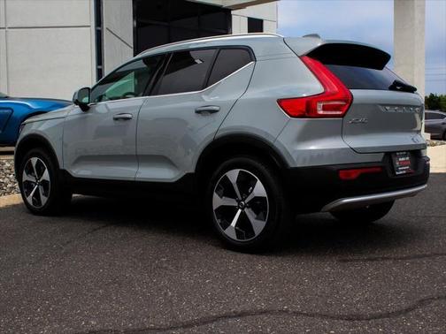 2024 Volvo XC40 B5 Plus Bright Theme