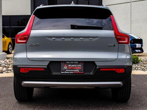 2024 Volvo XC40 B5 Plus Bright Theme