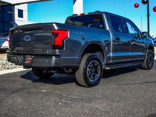 2023 Ford F-150 Lightning XLT