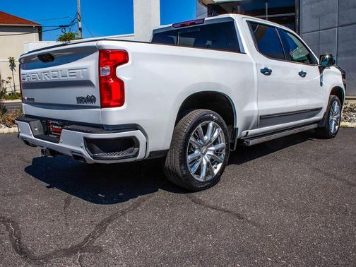 Pearl 2022 Chevrolet Silverado 1500 High Country