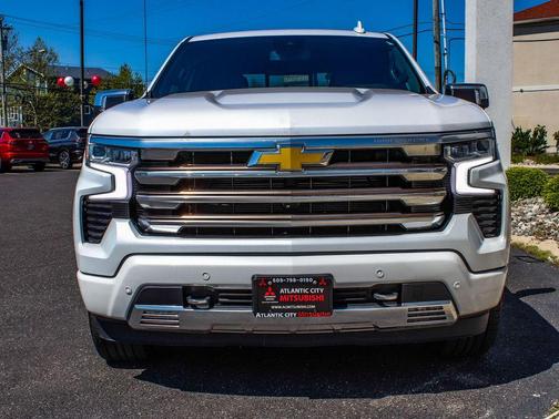 Pearl 2022 Chevrolet Silverado 1500 High Country