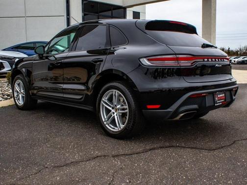 2023 Porsche Macan Base