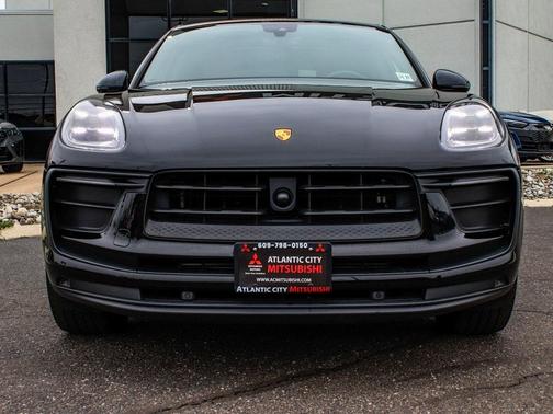 2023 Porsche Macan Base